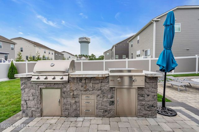 14 Bennet Lane, Manahawkin, NJ 08050