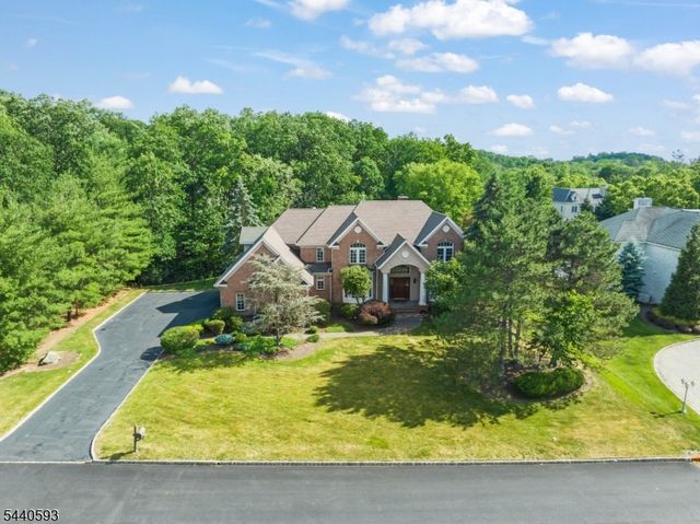 33 Fox Run, North Caldwell Boro, NJ 07006