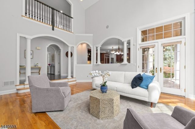 33 Fox Run, North Caldwell Boro, NJ 07006