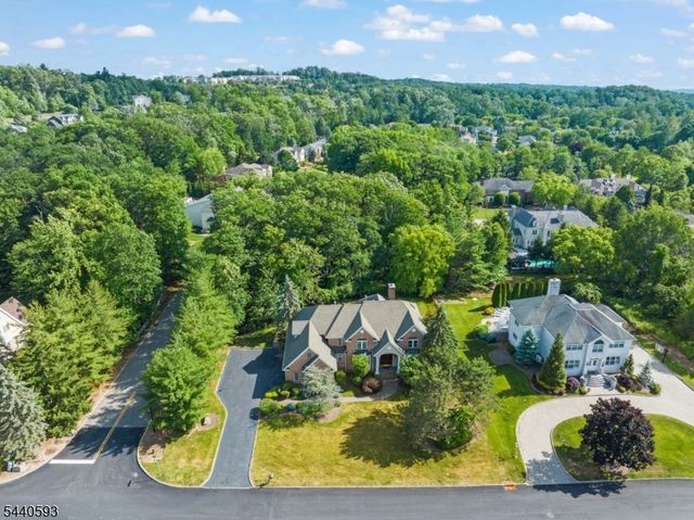 33 Fox Run, North Caldwell Boro, NJ 07006