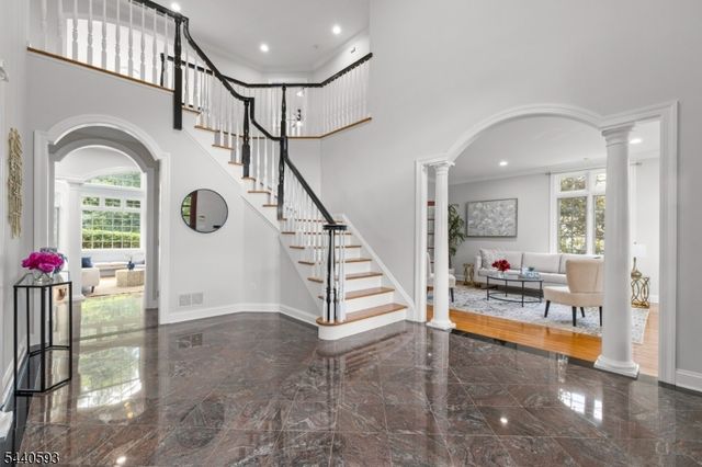 33 Fox Run, North Caldwell Boro, NJ 07006