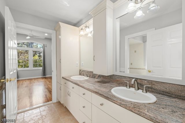 33 Fox Run, North Caldwell Boro, NJ 07006