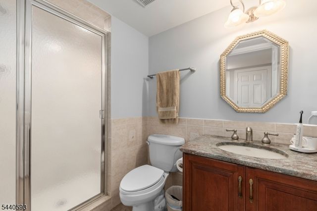 33 Fox Run, North Caldwell Boro, NJ 07006
