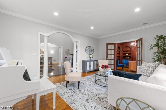 33 Fox Run, North Caldwell Boro, NJ 07006