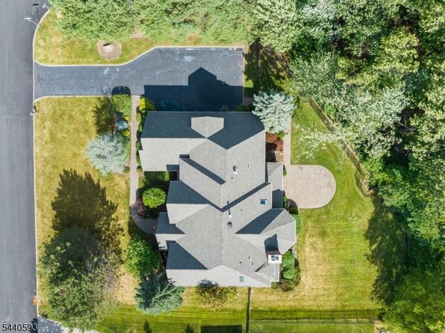 33 Fox Run, North Caldwell Boro, NJ 07006