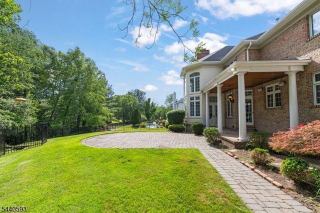 33 Fox Run, North Caldwell Boro, NJ 07006