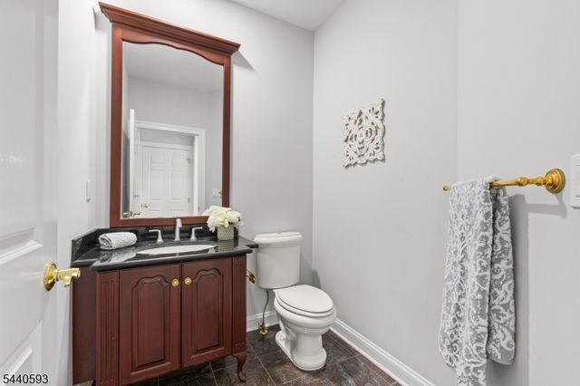 33 Fox Run, North Caldwell Boro, NJ 07006