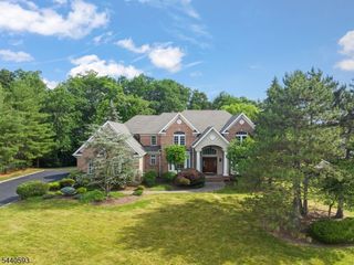 33 Fox Run, North Caldwell Boro, NJ 07006