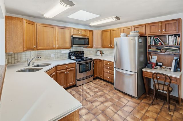 30 W Bay View Drive, Jamestown, RI 02835