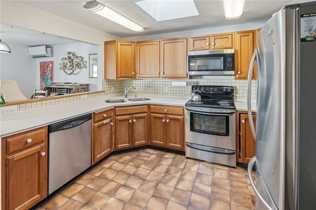 30 W Bay View Drive, Jamestown, RI 02835