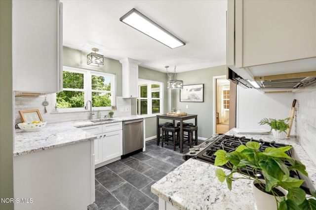 2914 Meadowwood Drive, Toledo, OH 43606