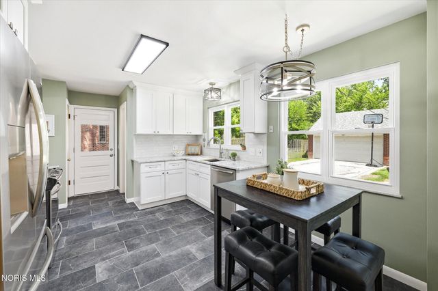 2914 Meadowwood Drive, Toledo, OH 43606