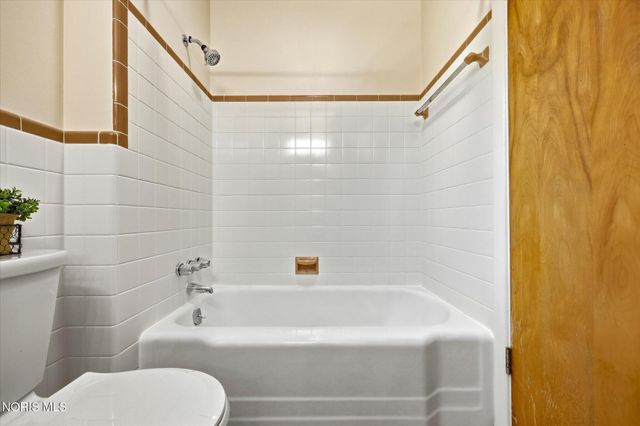 2914 Meadowwood Drive, Toledo, OH 43606