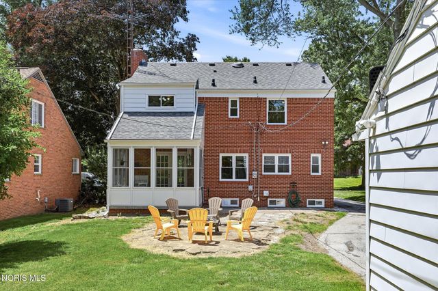 2914 Meadowwood Drive, Toledo, OH 43606