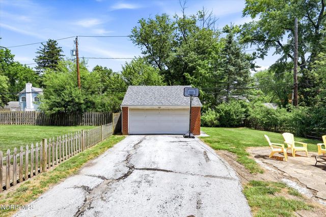 2914 Meadowwood Drive, Toledo, OH 43606