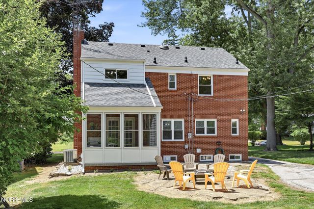2914 Meadowwood Drive, Toledo, OH 43606