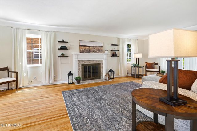 2914 Meadowwood Drive, Toledo, OH 43606