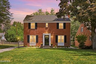 2914 Meadowwood Drive, Toledo, OH 43606