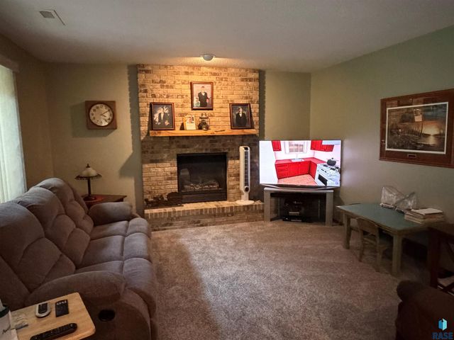 3704 S Judy Ave Avenue, Sioux Falls, SD 57103
