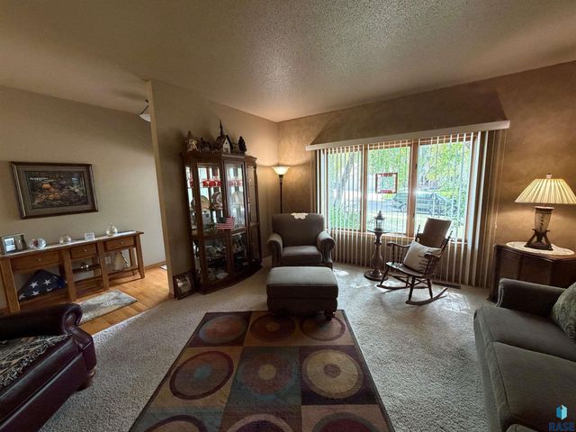 3704 S Judy Ave Avenue, Sioux Falls, SD 57103