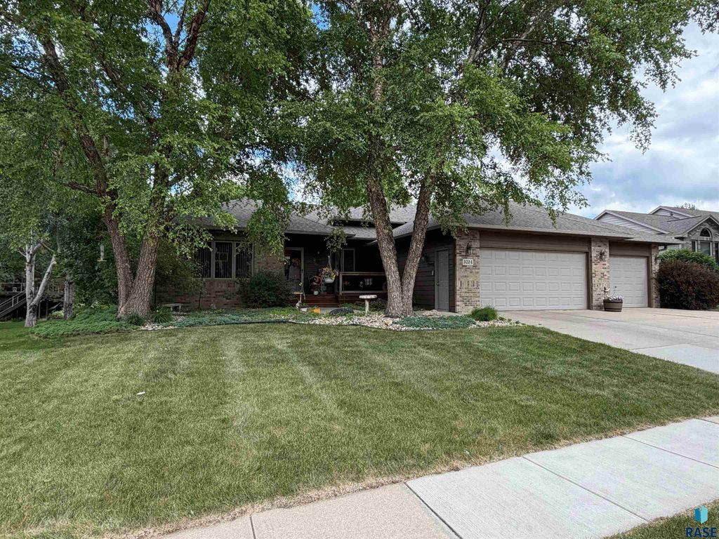 3704 S Judy Ave Avenue, Sioux Falls, SD 57103