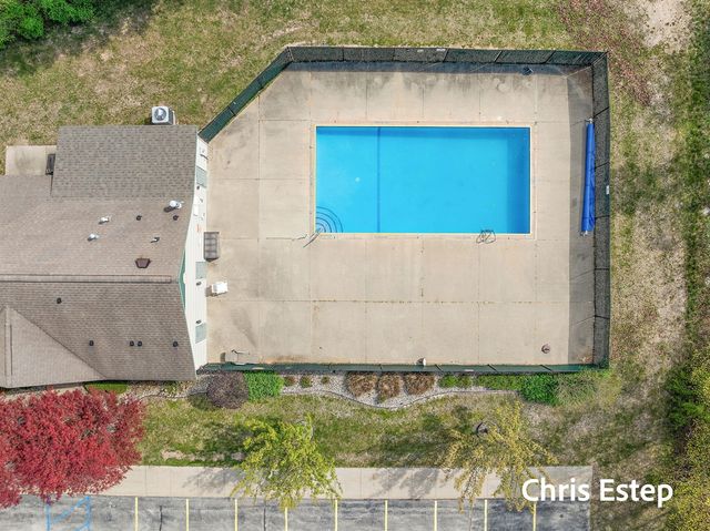 5877 Crosswinds Drive 32, Norton Shores, MI 49444