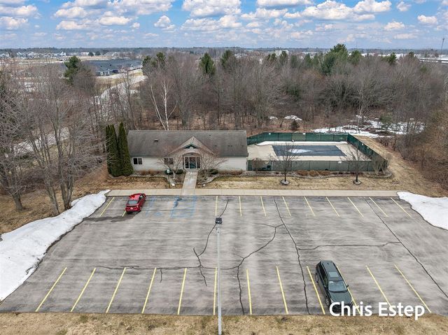 5877 Crosswinds Drive 32, Norton Shores, MI 49444