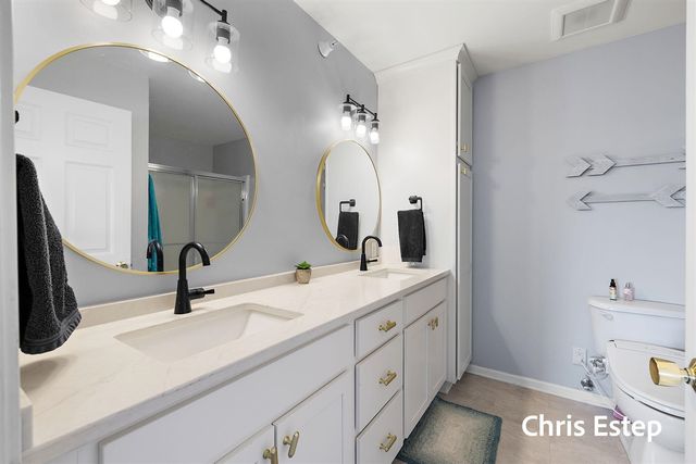 5877 Crosswinds Drive 32, Norton Shores, MI 49444