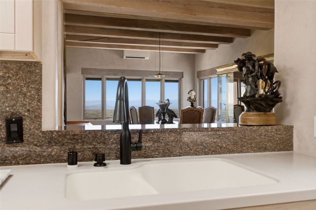 871 Vista Canada, Santa Fe, NM 87501