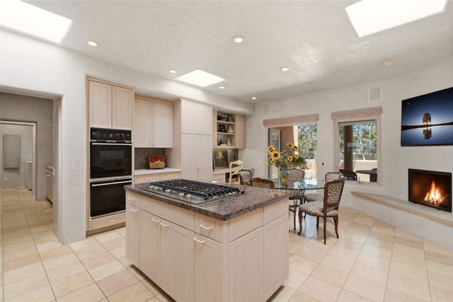 871 Vista Canada, Santa Fe, NM 87501