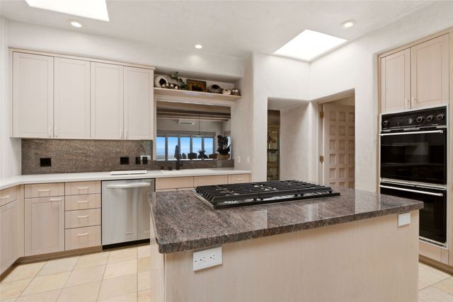 871 Vista Canada, Santa Fe, NM 87501