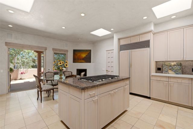 871 Vista Canada, Santa Fe, NM 87501