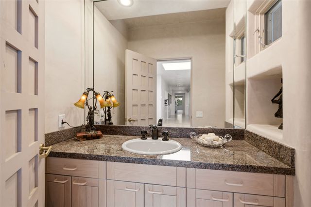 871 Vista Canada, Santa Fe, NM 87501