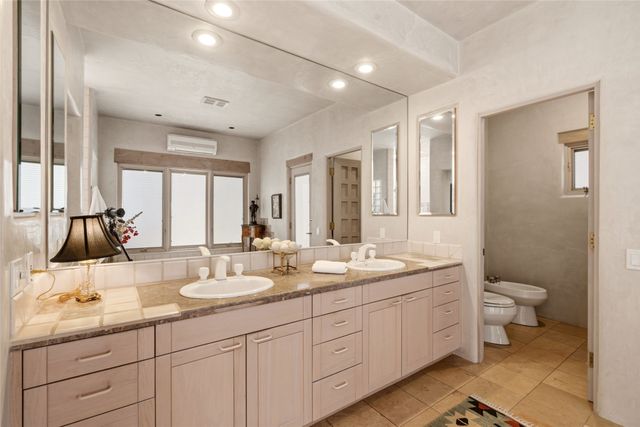 871 Vista Canada, Santa Fe, NM 87501