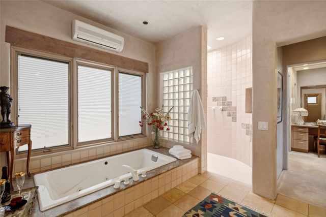 871 Vista Canada, Santa Fe, NM 87501