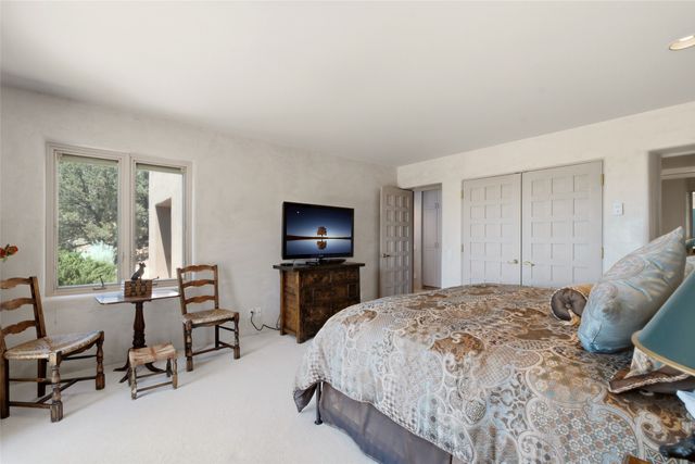 871 Vista Canada, Santa Fe, NM 87501