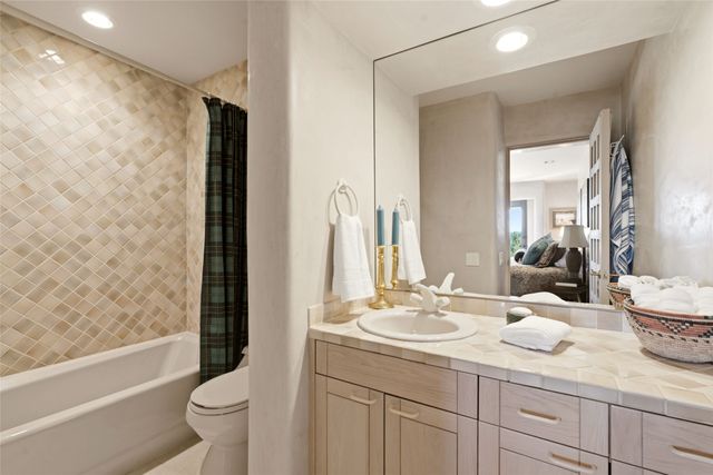 871 Vista Canada, Santa Fe, NM 87501