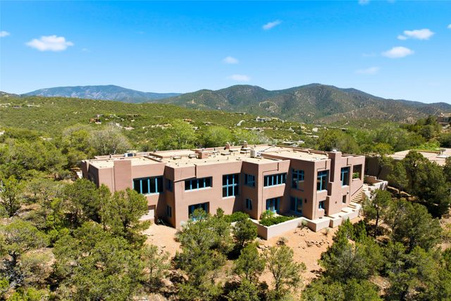 871 Vista Canada, Santa Fe, NM 87501