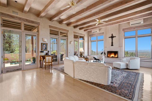 871 Vista Canada, Santa Fe, NM 87501