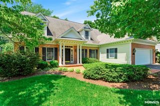 7 Alex Court, Wyckoff, NJ 07481