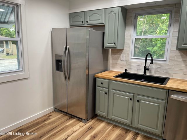 4202 Candor Ave, Louisville, KY 40216
