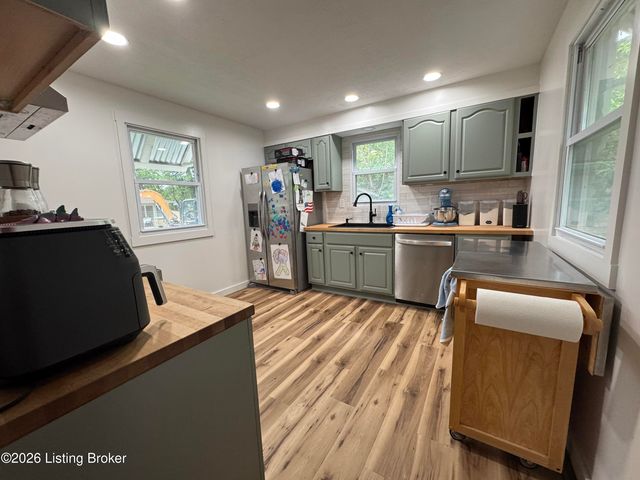 4202 Candor Ave, Louisville, KY 40216