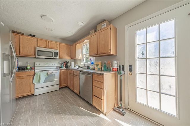 3917 Quillmark Court, Winston-salem, NC 27127