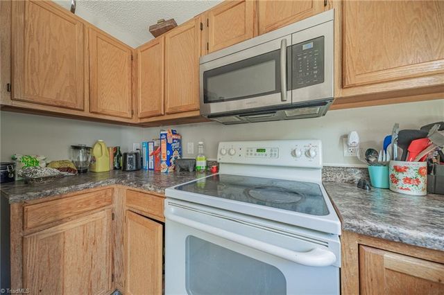 3917 Quillmark Court, Winston-salem, NC 27127