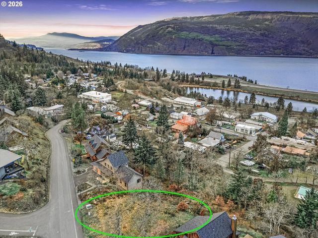 895 5TH Ave, Mosier, OR 97040