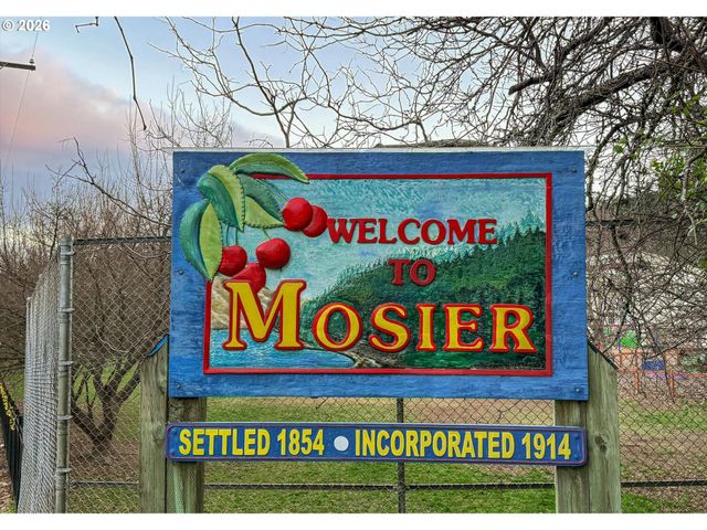 895 5TH Ave, Mosier, OR 97040