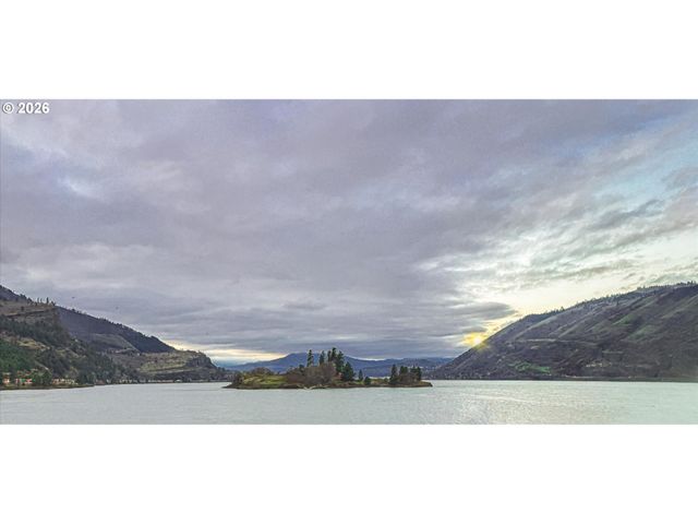 895 5TH Ave, Mosier, OR 97040