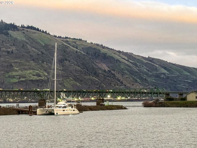 895 5TH Ave, Mosier, OR 97040