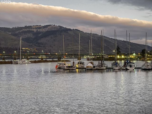 895 5TH Ave, Mosier, OR 97040