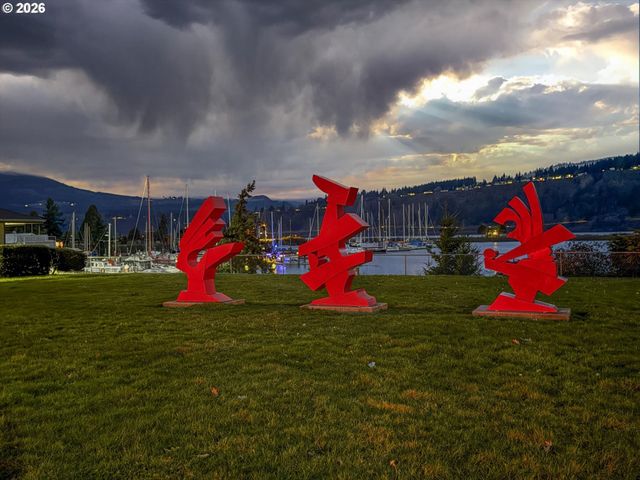 895 5TH Ave, Mosier, OR 97040